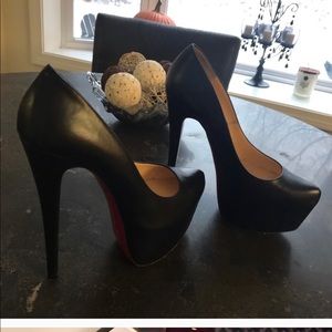 daffodil pre loved Christian Louboutin